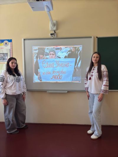 Виховна година “Щит і зброя — наша мова” у ТПФК ВНАУ