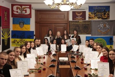 Наталя Заболотна від імені Вінницької обласної військової адміністрації привітала з Міжнародним Днем студента та вручила Почесні грамоти кращим студентам області.