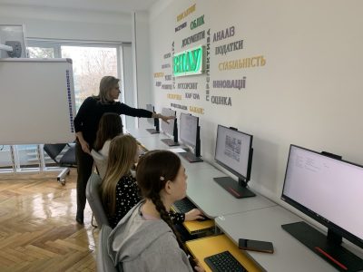 Проведення практичного заняття за участі коуча: провідного  викладача кафедри бухгалтерського обліку ВНАУ, к.е.н., доцента Олени КОВАЛЬ