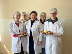 Виробництво, яке навчає