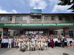 Свято єдності, українських традицій та рекордного тріумфу: у коледжі яскраво відзначили День вишиванки