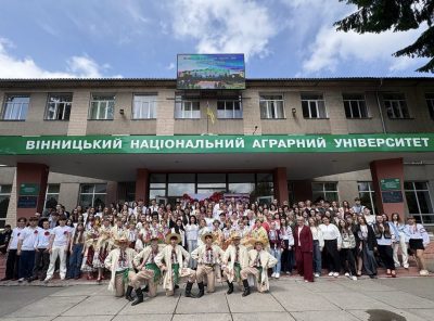 Свято єдності, українських традицій та рекордного тріумфу: у коледжі яскраво відзначили День вишиванки